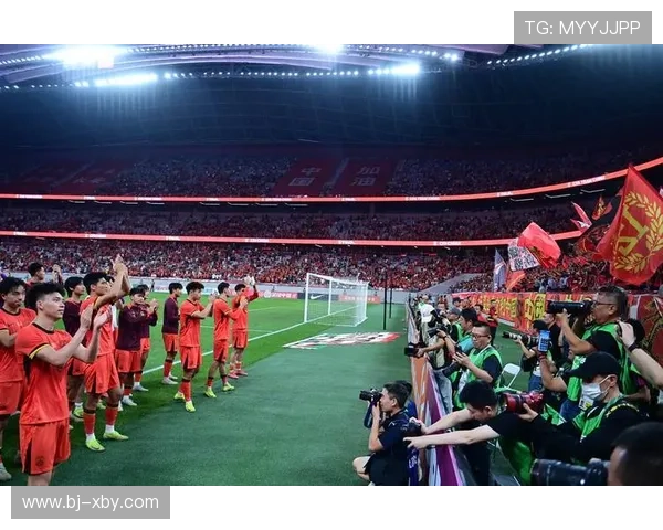 国足逆转取胜亚洲杯再创佳绩全场沸腾球迷高呼中国队雄起