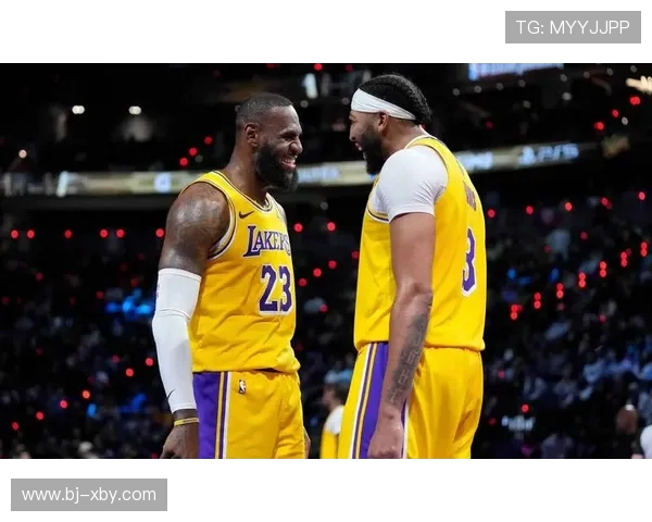 詹姆斯复出后湖人三连胜 季后赛席位争夺激烈浓眉表现抢眼